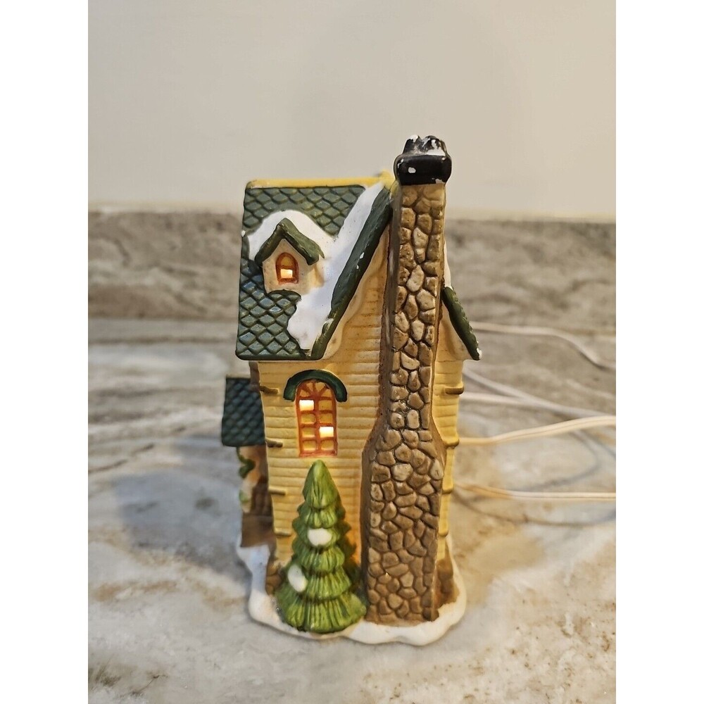 Dickens Collectables Victorian series 1998 Christmas Village Lights Up - Picture 4 of 6